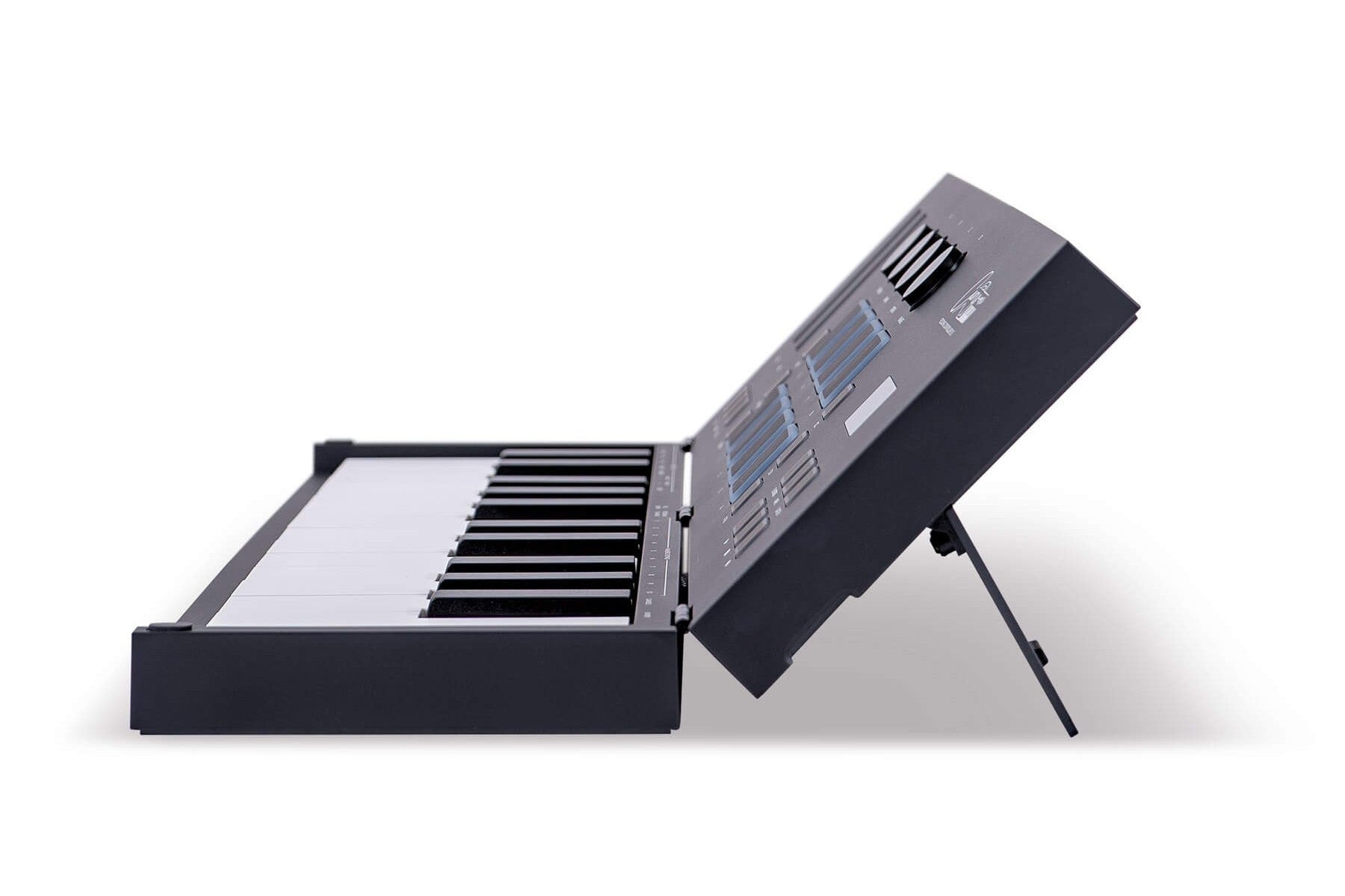 Carry_on_Folding_Controller_25_Black_11.jpeg