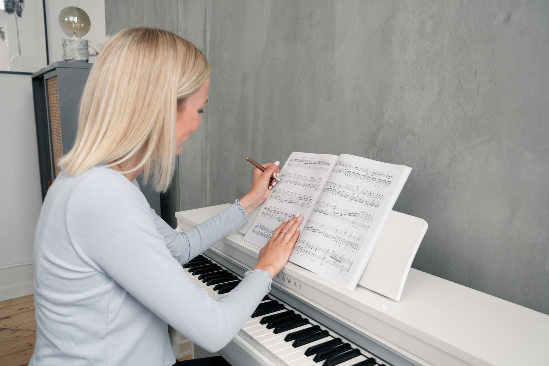 Kawai_CN201W_Premium_White_Satin_14.jpeg