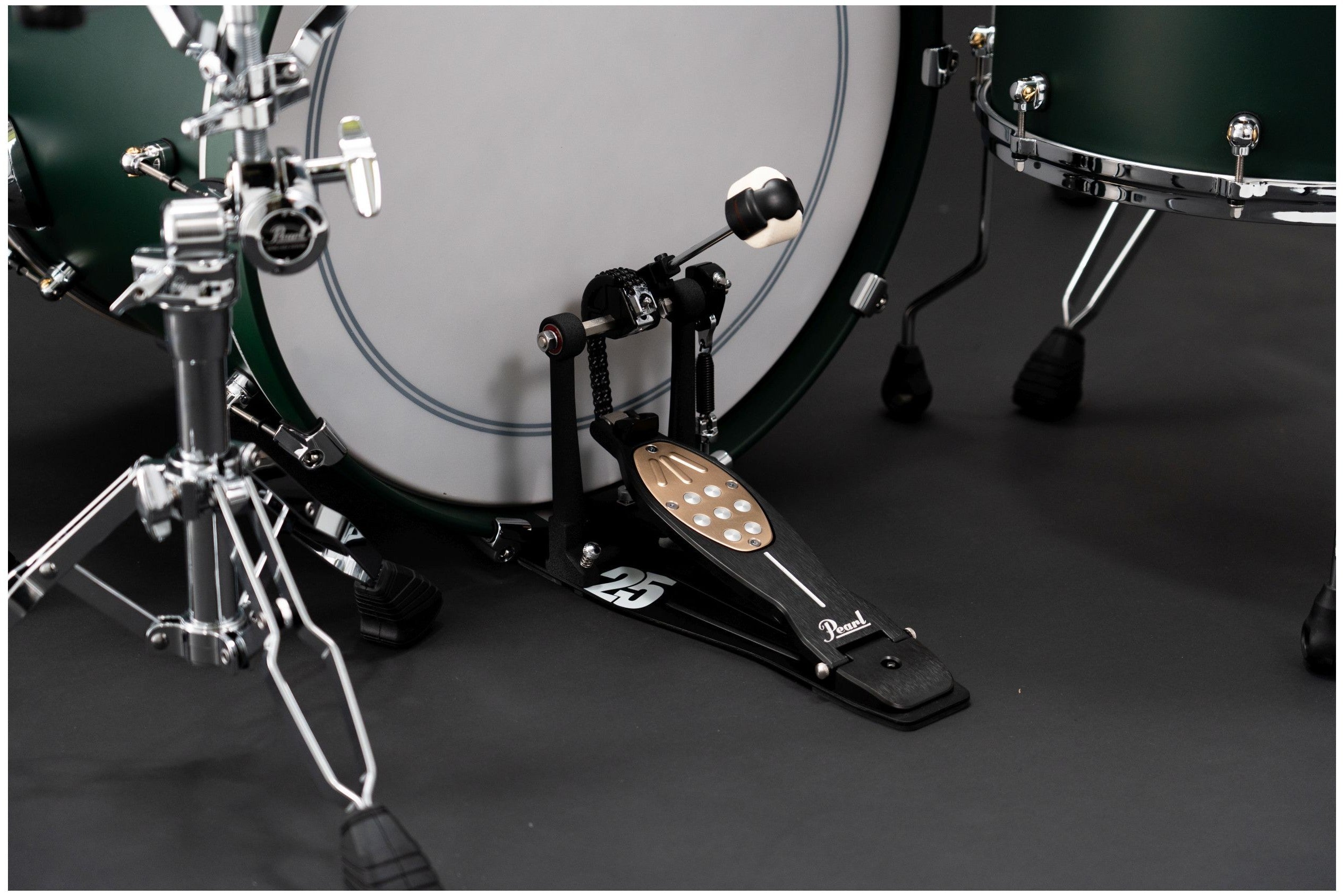 Pearl_P_2050C_B_Eliminator_Black_Limited_Edition_12.jpeg