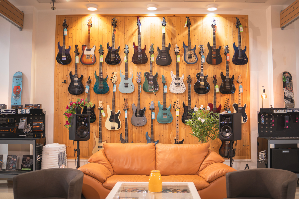 Prodejna Music City Praha - Kytary