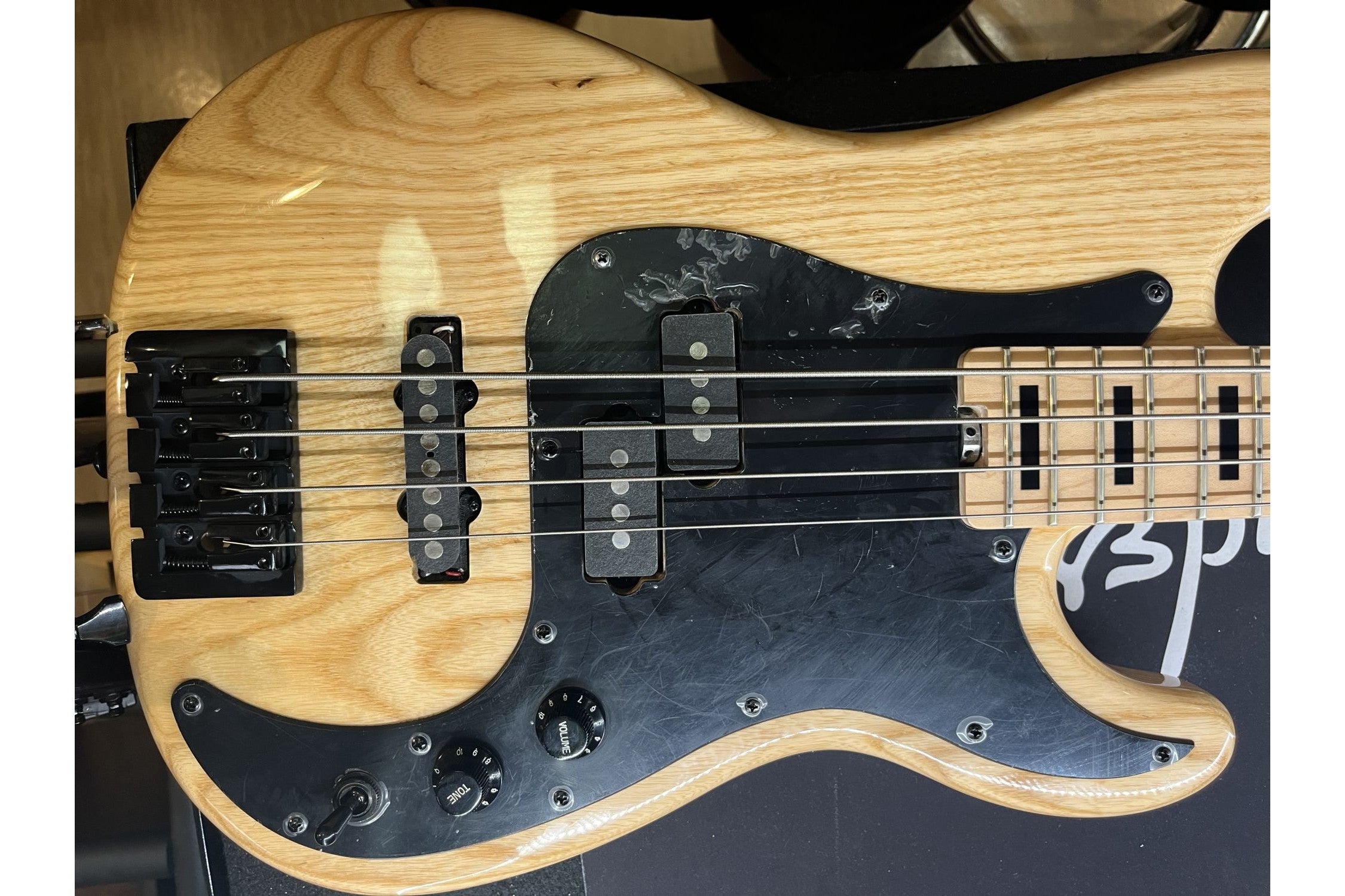 Schecter_Justin_Beck_V_Ani_Gloss_Natural_B_Stock_2.jpeg