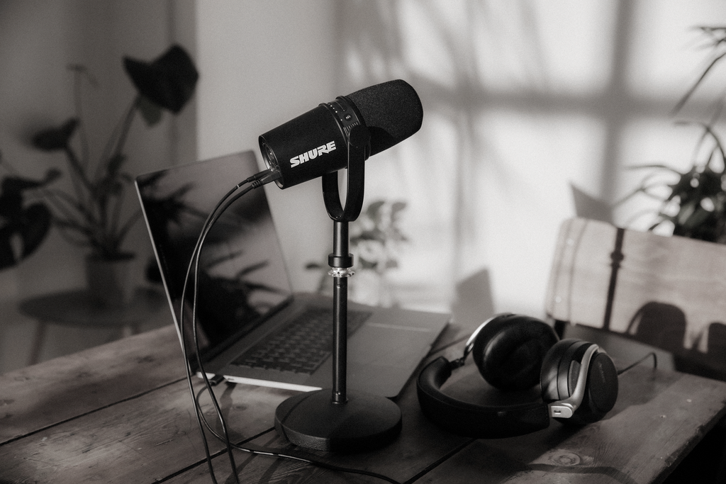 Shure_MV7_K_black_12.png