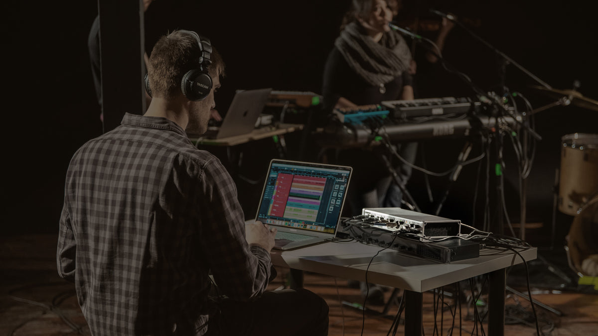 TASCAM Series 208i