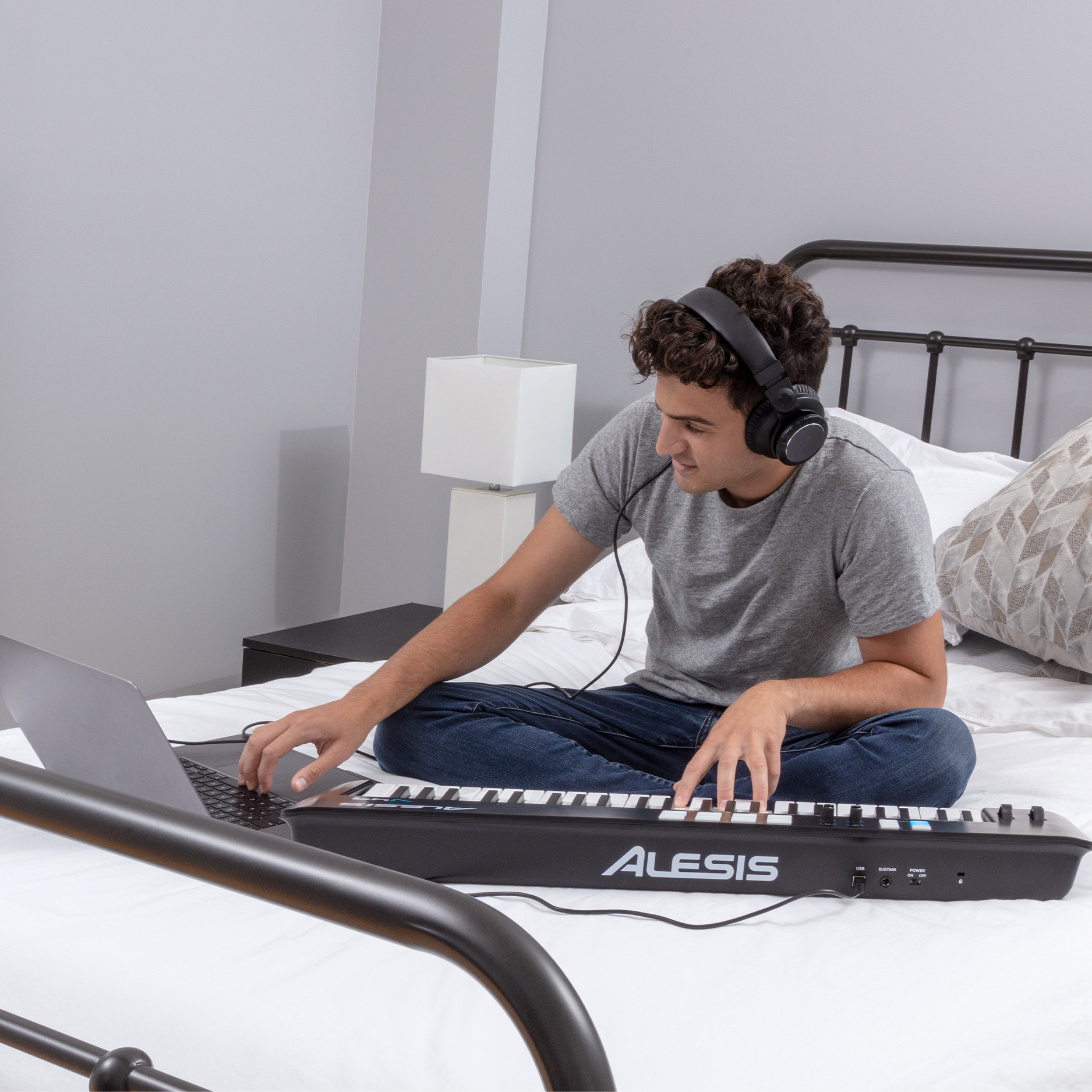 Galerijní obrázek č.10 Keyboardy/Klávesy/Kontrolery ALESIS V49 MKII