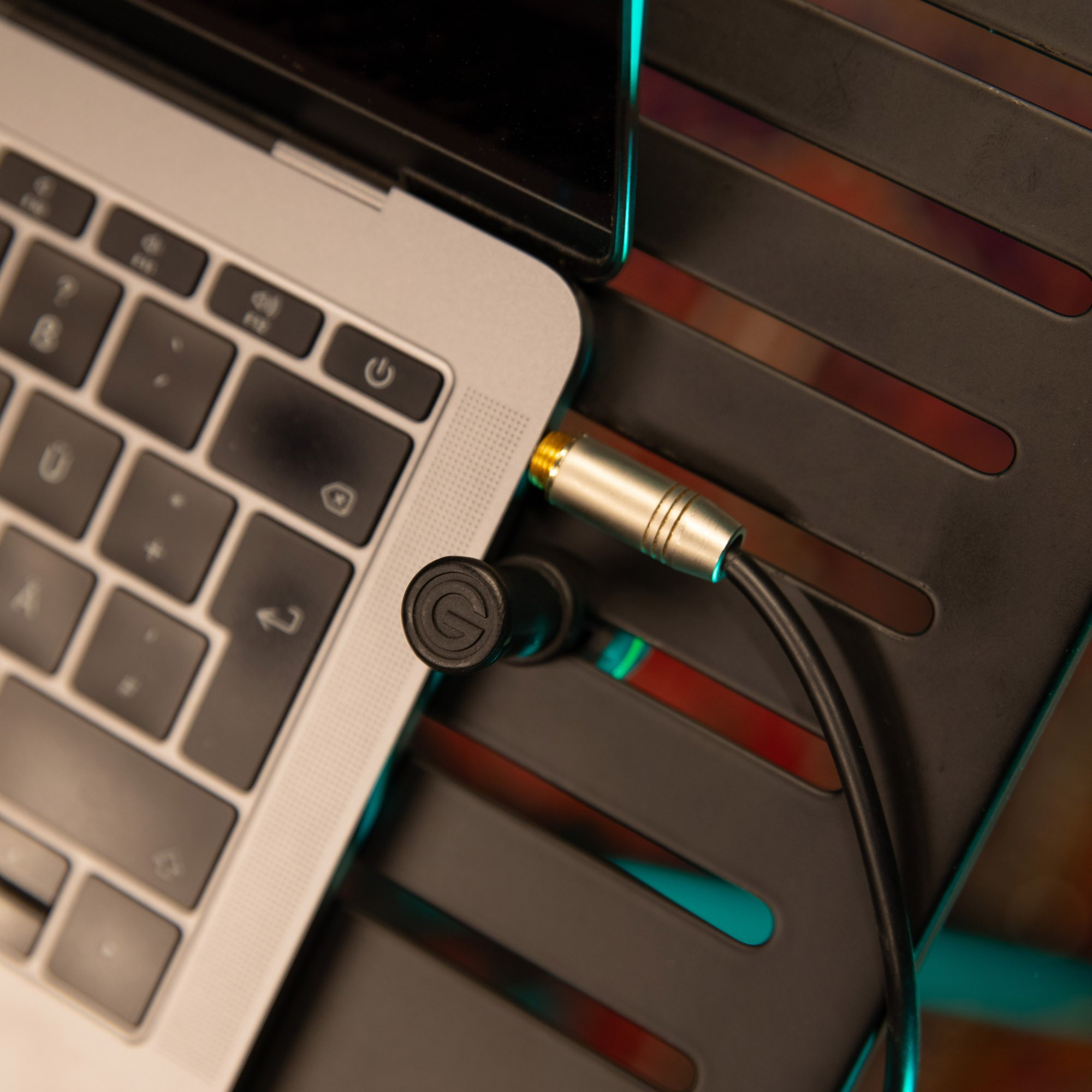 Galerijní obrázek č.17 Stojany pro laptopy, tablety, DJs, apod. GRAVITY LTS T 02 B