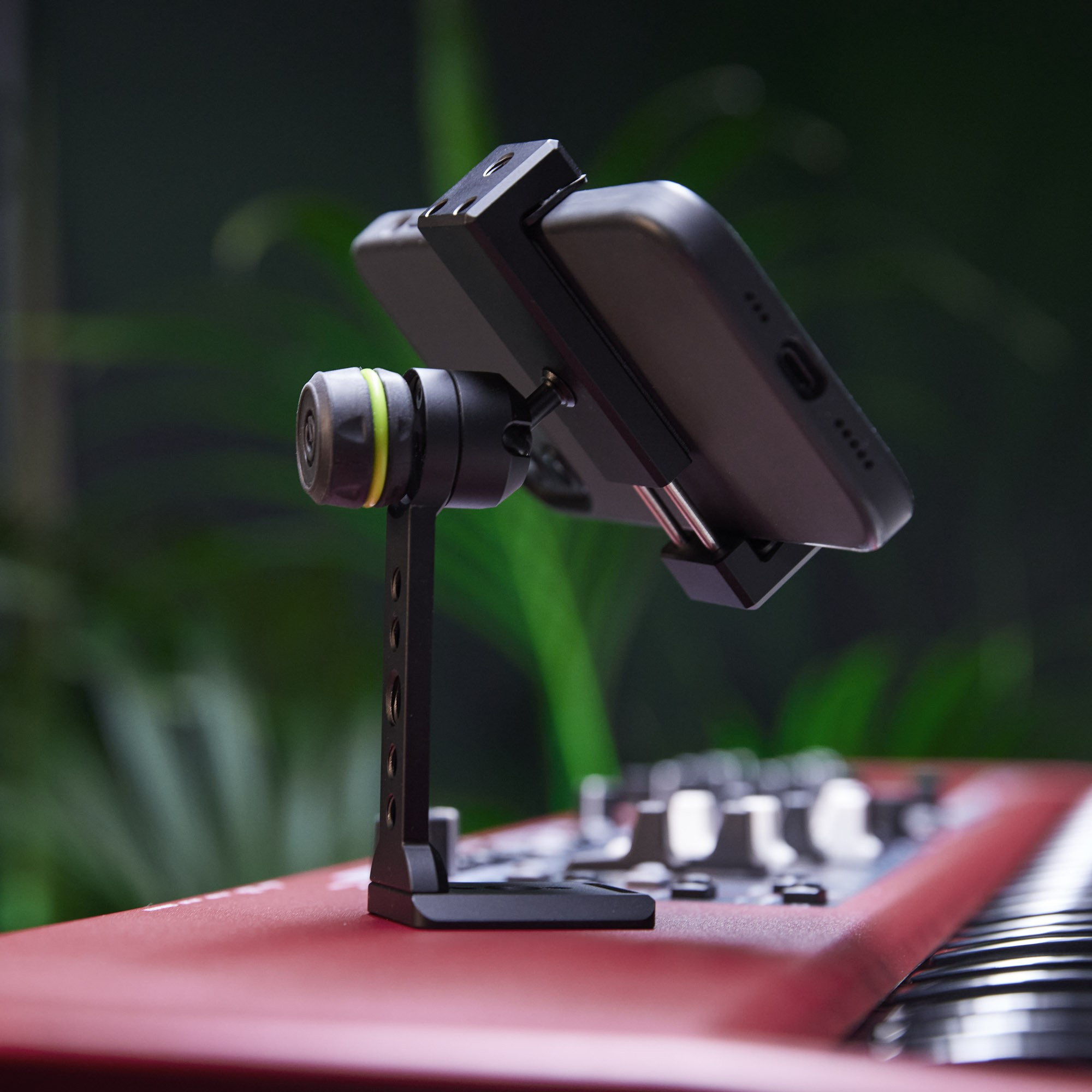 Galerijní obrázek č.16 Stojany pro laptopy, tablety, DJs, apod. GRAVITY VA PH 1 B