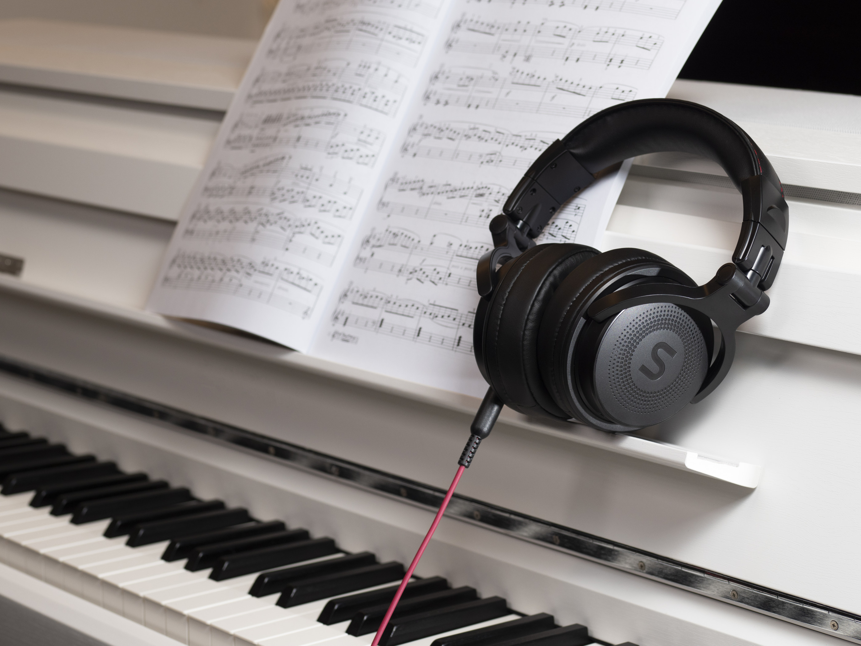 Galerijní obrázek č.17 Digitální piana ALESIS Virtue - Black SET