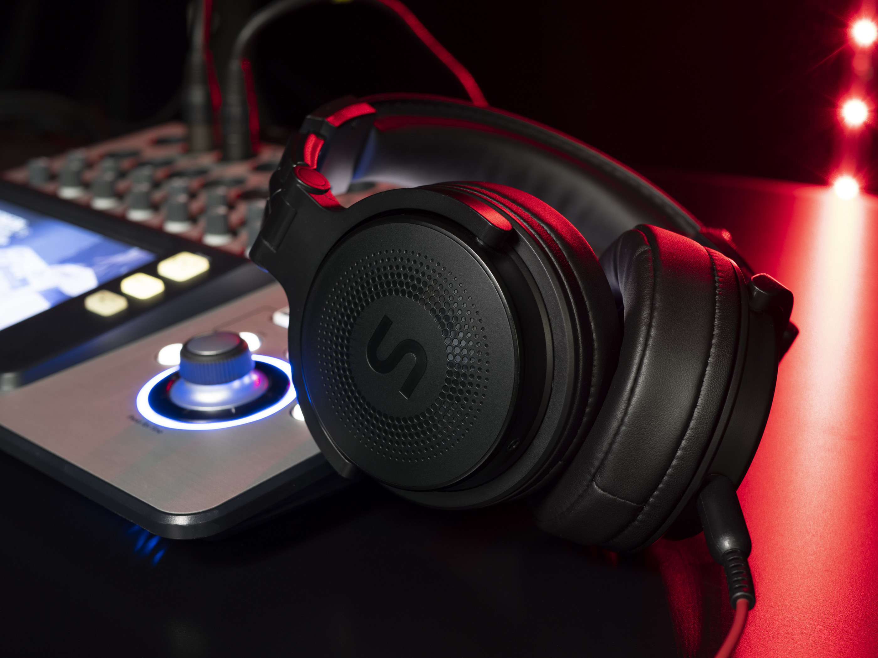 Galerijní obrázek č.20 Digitální piana ALESIS Virtue - Black SET