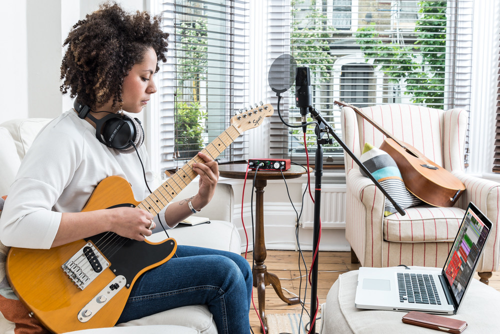 Galerijní obrázek č.7 Velkomembránové kondenzátorové mikrofony FOCUSRITE Scarlett Solo Studio 2nd Gen