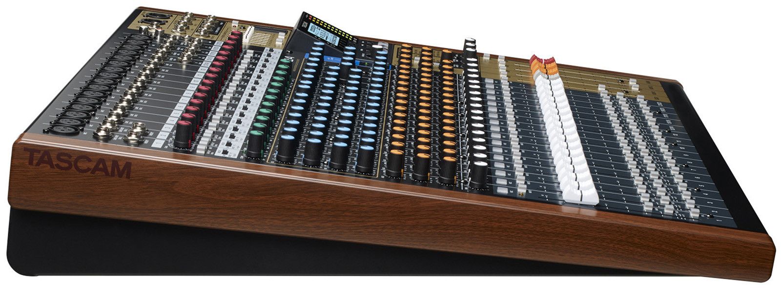 Galerijní obrázek č.4 Mixážní pulty s efektem TASCAM Model 24 B-Stock