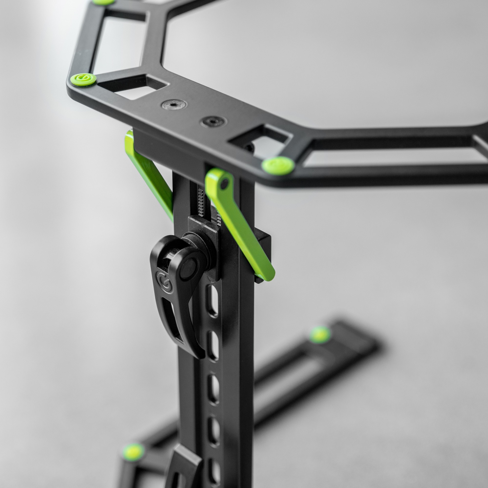 Galerijní obrázek č.9 Stojany pro laptopy, tablety, DJs, apod. GRAVITY LTS 01 B SET 1