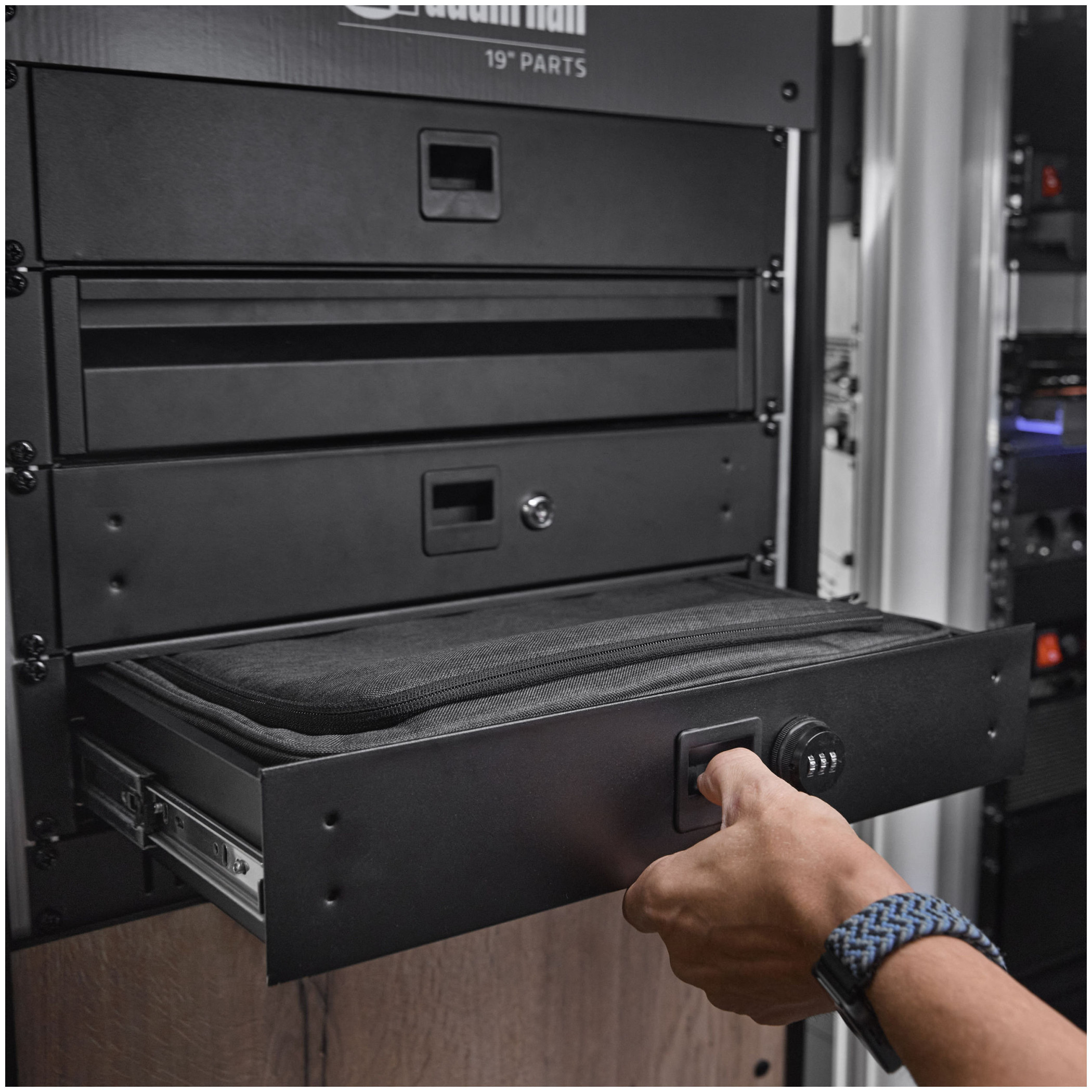 Galerijní obrázek č.11 Příslušenství racku 19" ADAM HALL ORGAFLEX RACK BAG 02