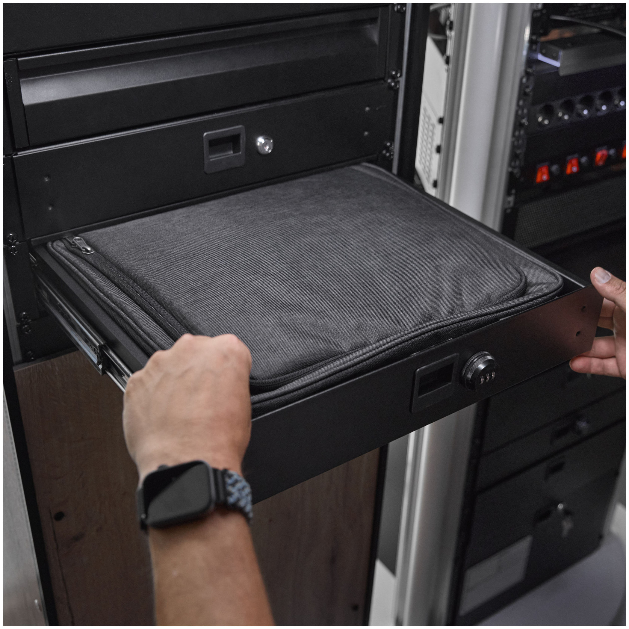 Galerijní obrázek č.12 Příslušenství racku 19" ADAM HALL ORGAFLEX RACK BAG 02