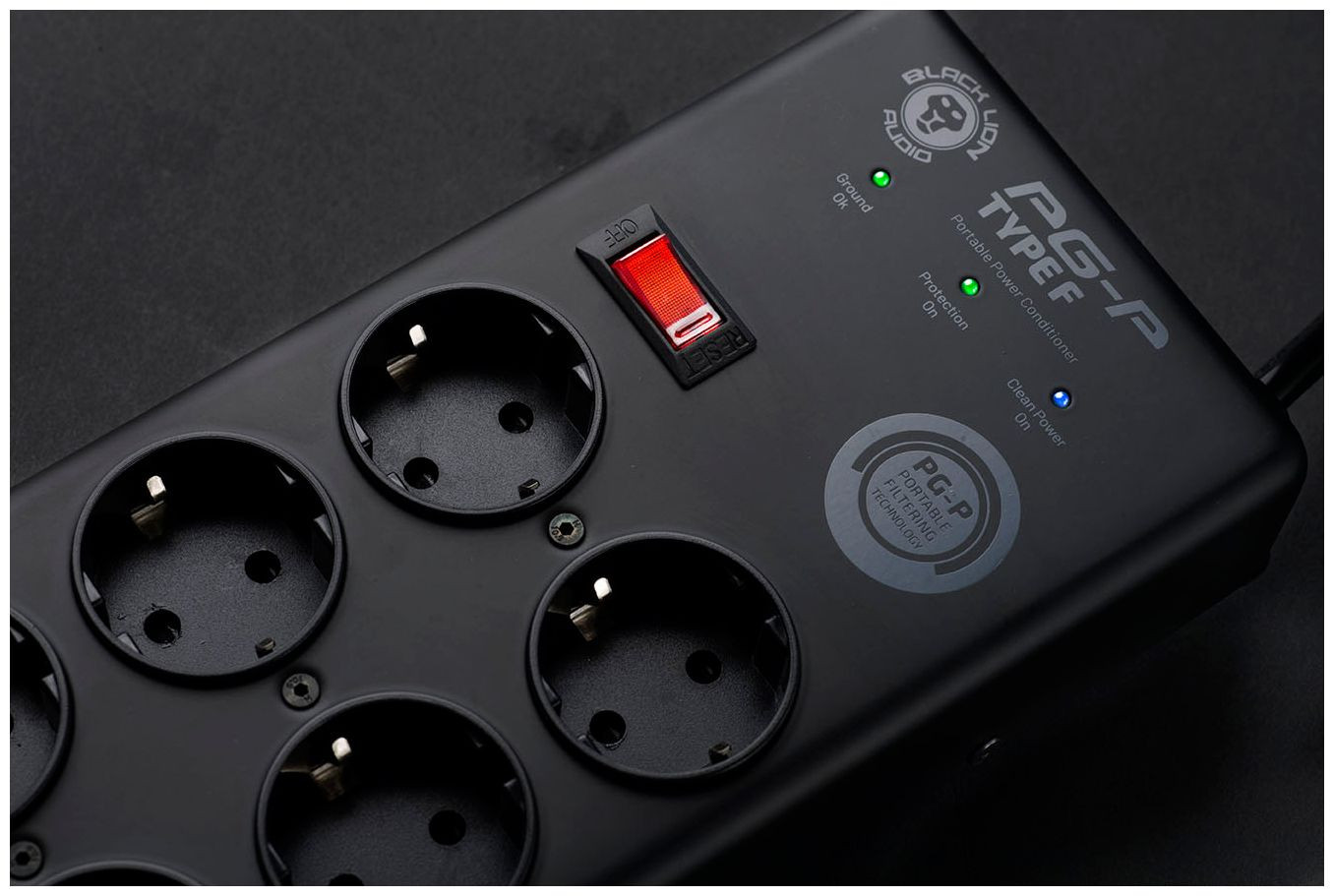 Galerijní obrázek č.2 Stabilizátory napětí, napájecí distributory a osvětlovací rackové moduly BLACK LION AUDIO PG-P F