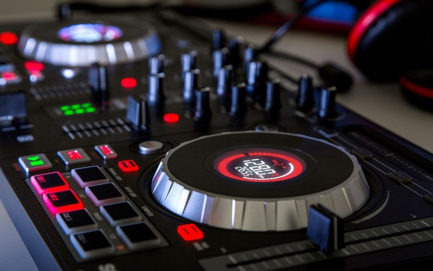 Galerijní obrázek č.4 DJ kontrolery NUMARK Mixtrack Platinum