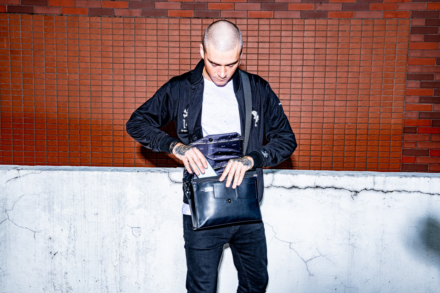 Galerijní obrázek č.14 Batohy MARSHALL Uptown Satchel Black/White