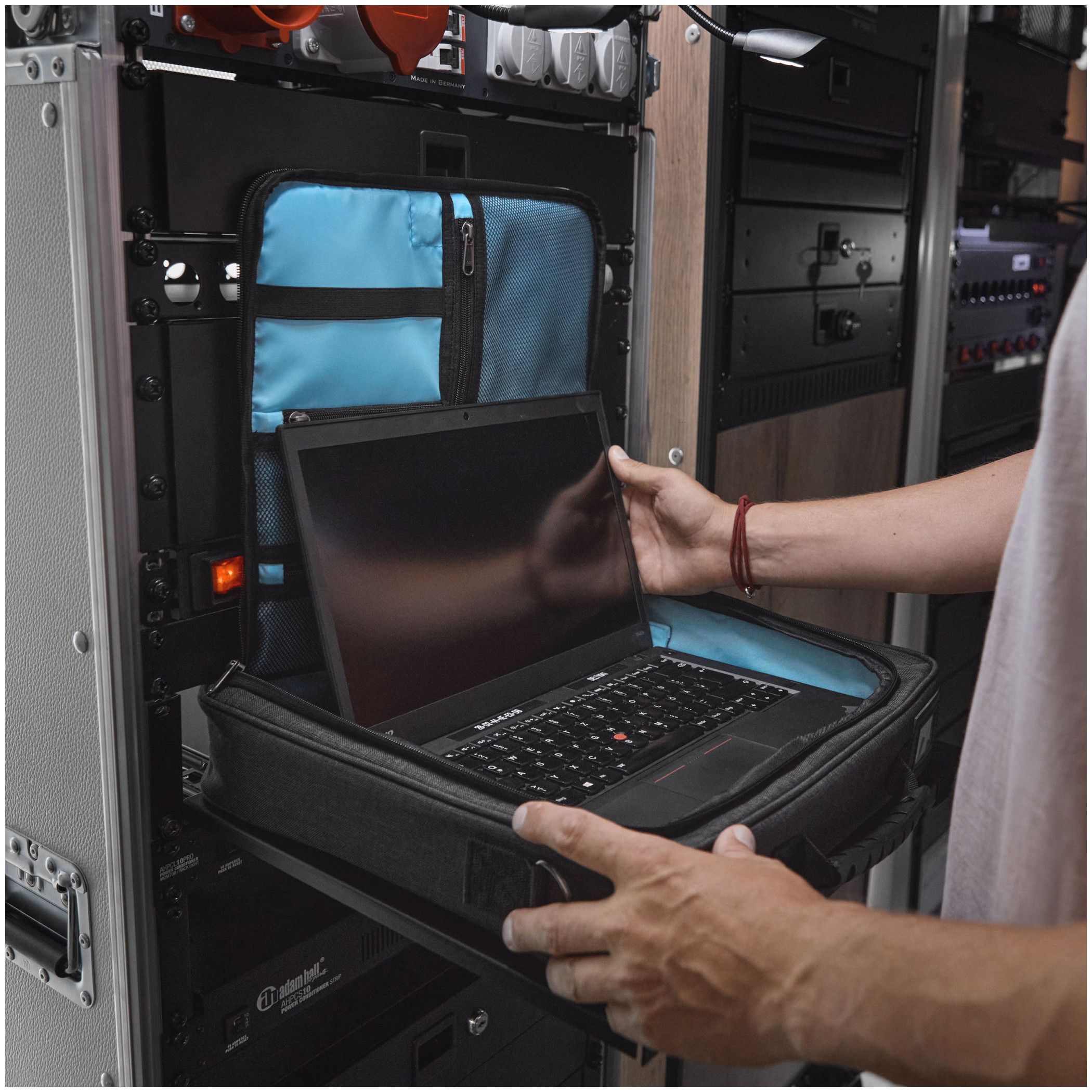 Galerijní obrázek č.18 Příslušenství racku 19" ADAM HALL ORGAFLEX RACK BAG 02