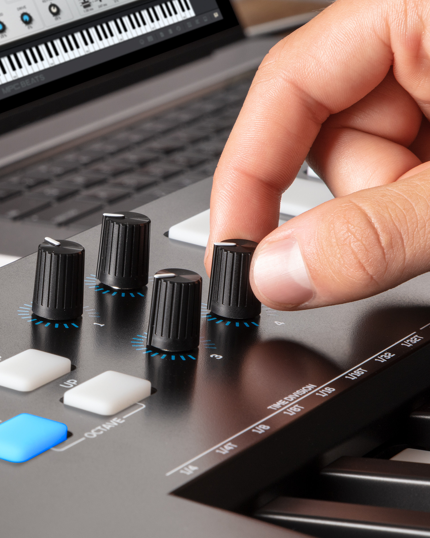 Galerijní obrázek č.8 Keyboardy/Klávesy/Kontrolery ALESIS V25 MKII