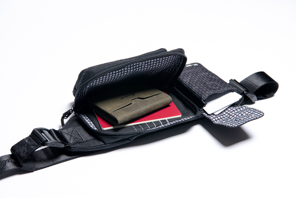 Galerijní obrázek č.4 Batohy MARSHALL Underground Belt Bag Black/White