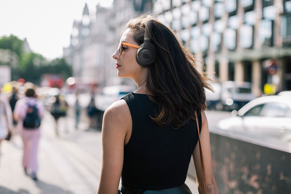 Galerijní obrázek č.1 Na uši (s kabelem) JBL Tune750BTNC černá