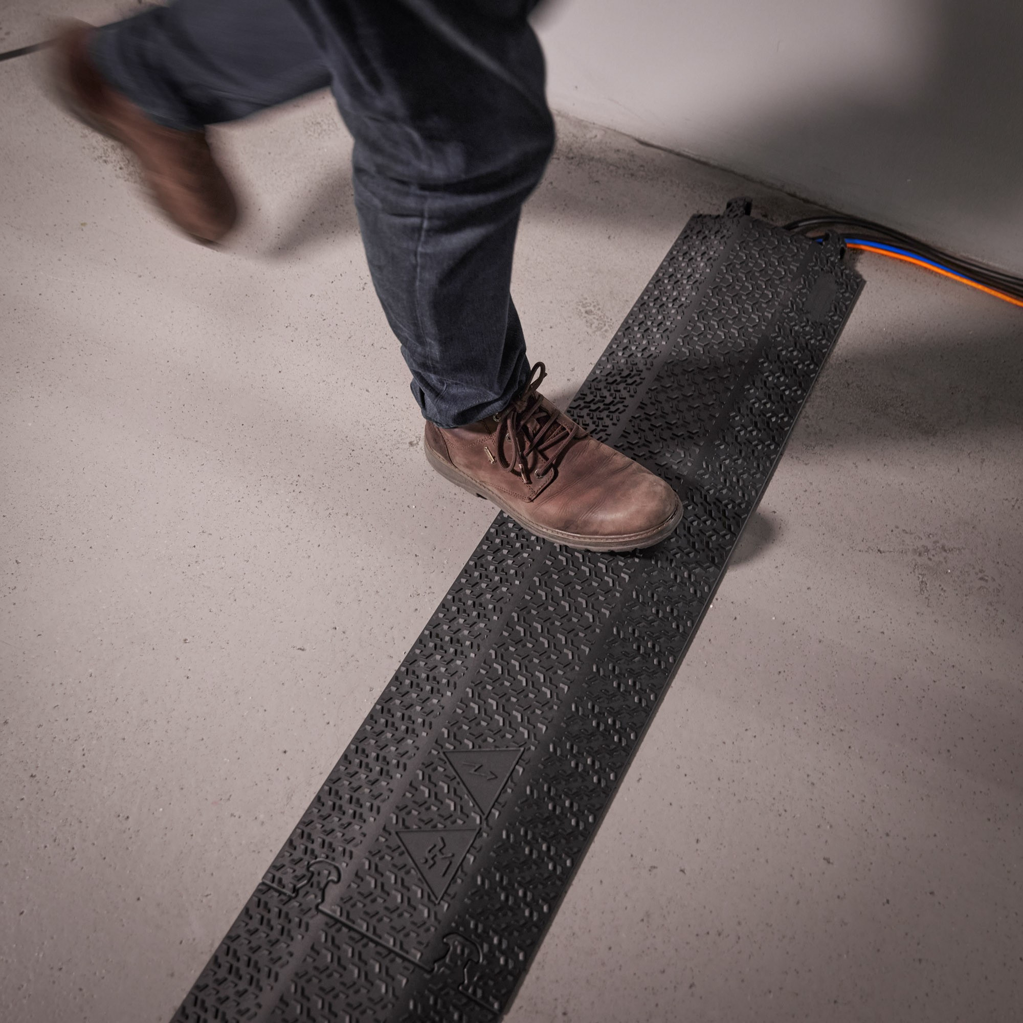 Galerijní obrázek č.12 Kabelové přejezdy DEFENDER XPRESS 100 BLK R