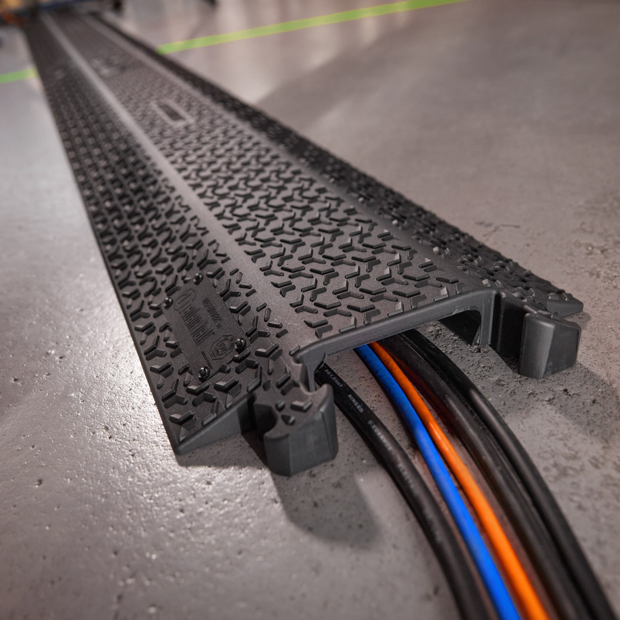 Galerijní obrázek č.10 Kabelové přejezdy DEFENDER XPRESS 100 BLK R