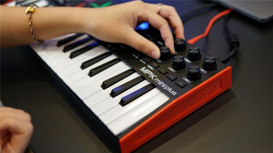 Galerijní obrázek č.10 MIDI keyboardy AKAI MPK mini Plus