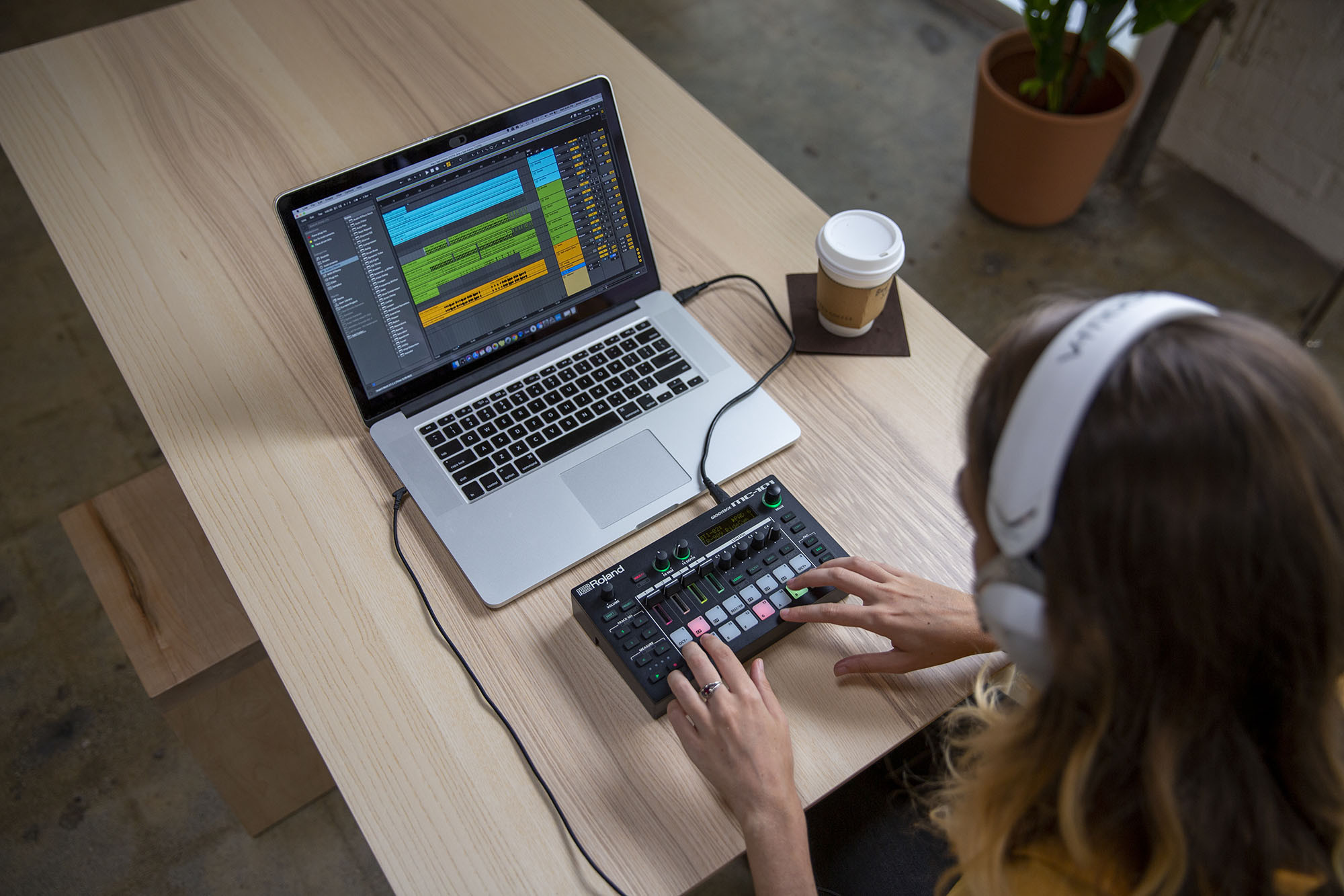 Galerijní obrázek č.14 DJ efektory a loopery ROLAND MC-101 GROOVEBOX