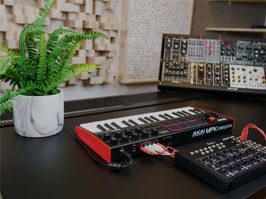 Galerijní obrázek č.9 MIDI keyboardy AKAI MPK mini Plus