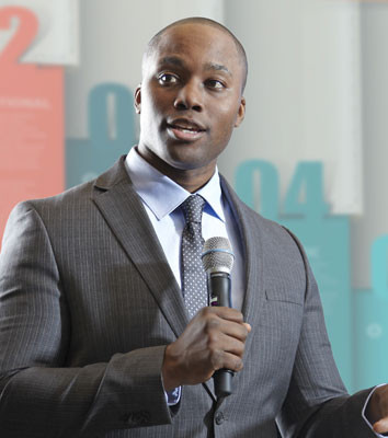 Galerijní obrázek č.4 S ručním mikrofonem SHURE QLXD24/B87A G51 470 - 534 MHz