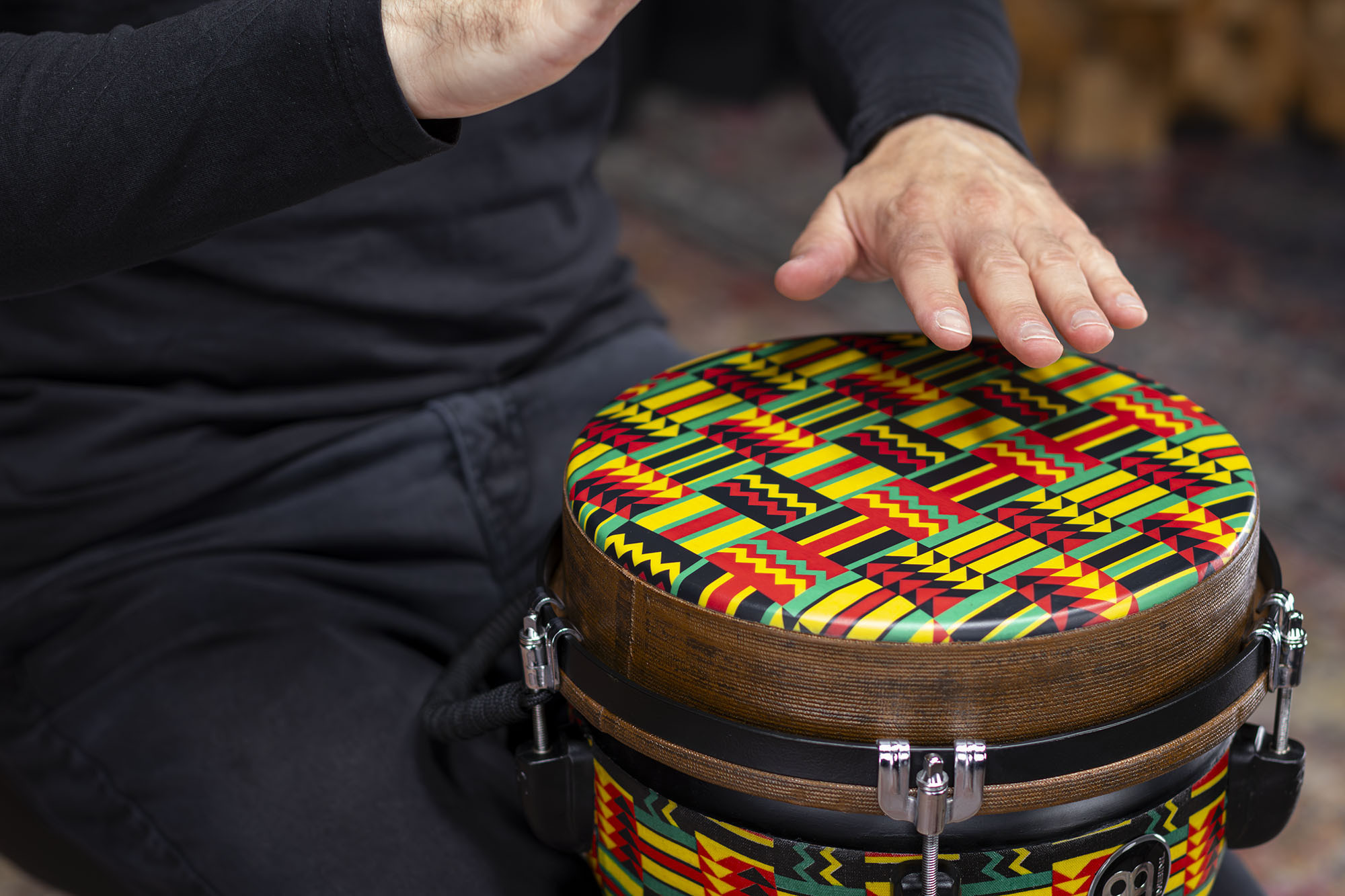 Galerijní obrázek č.3 Perkuse MEINL JD10SI-DH Jumbo Synthetic Djembe 10” - Simbra/Designer Head