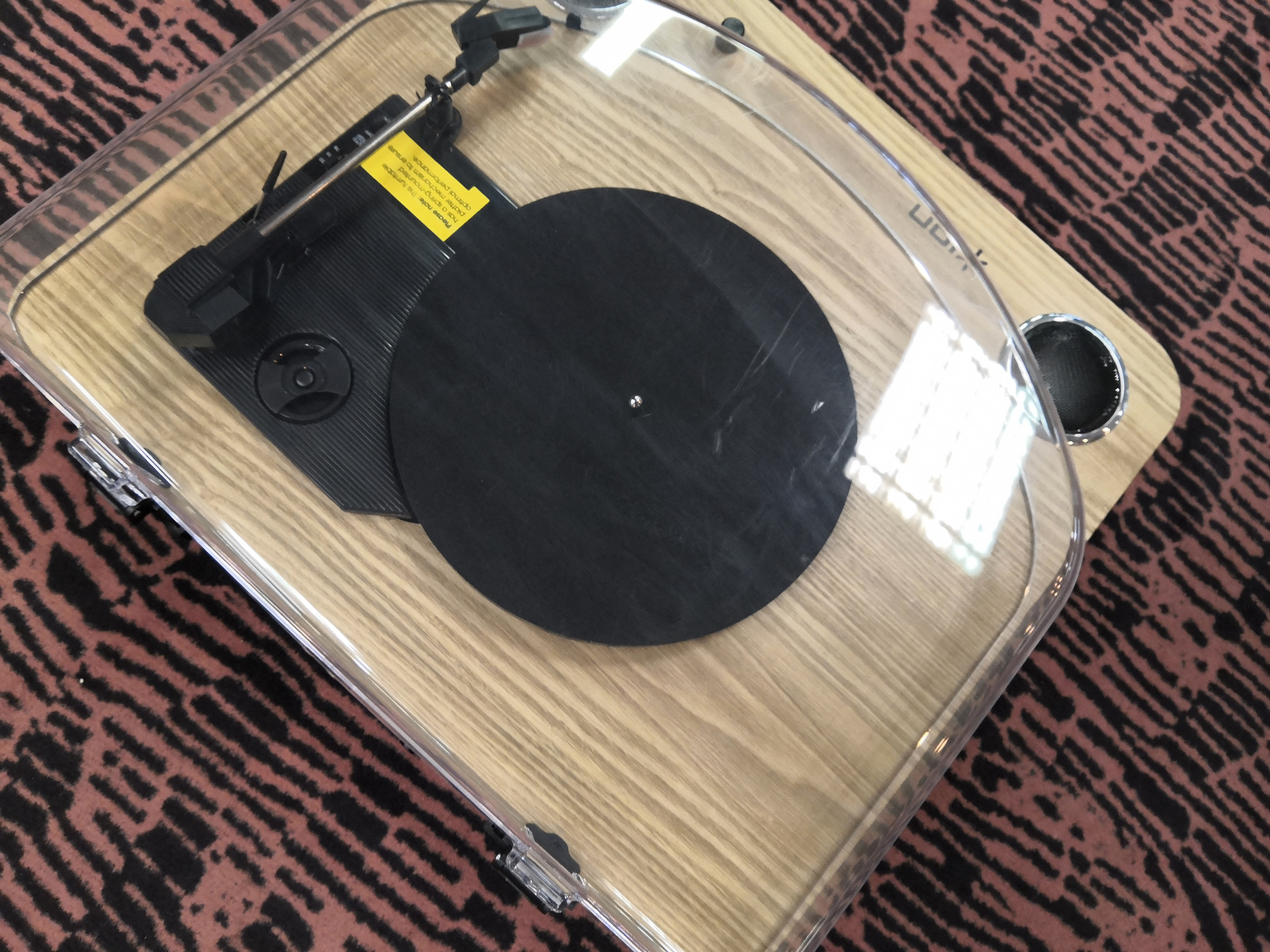 Galerijní obrázek č.1 Se zabudovanými reproduktory ION Max LP B STOCK