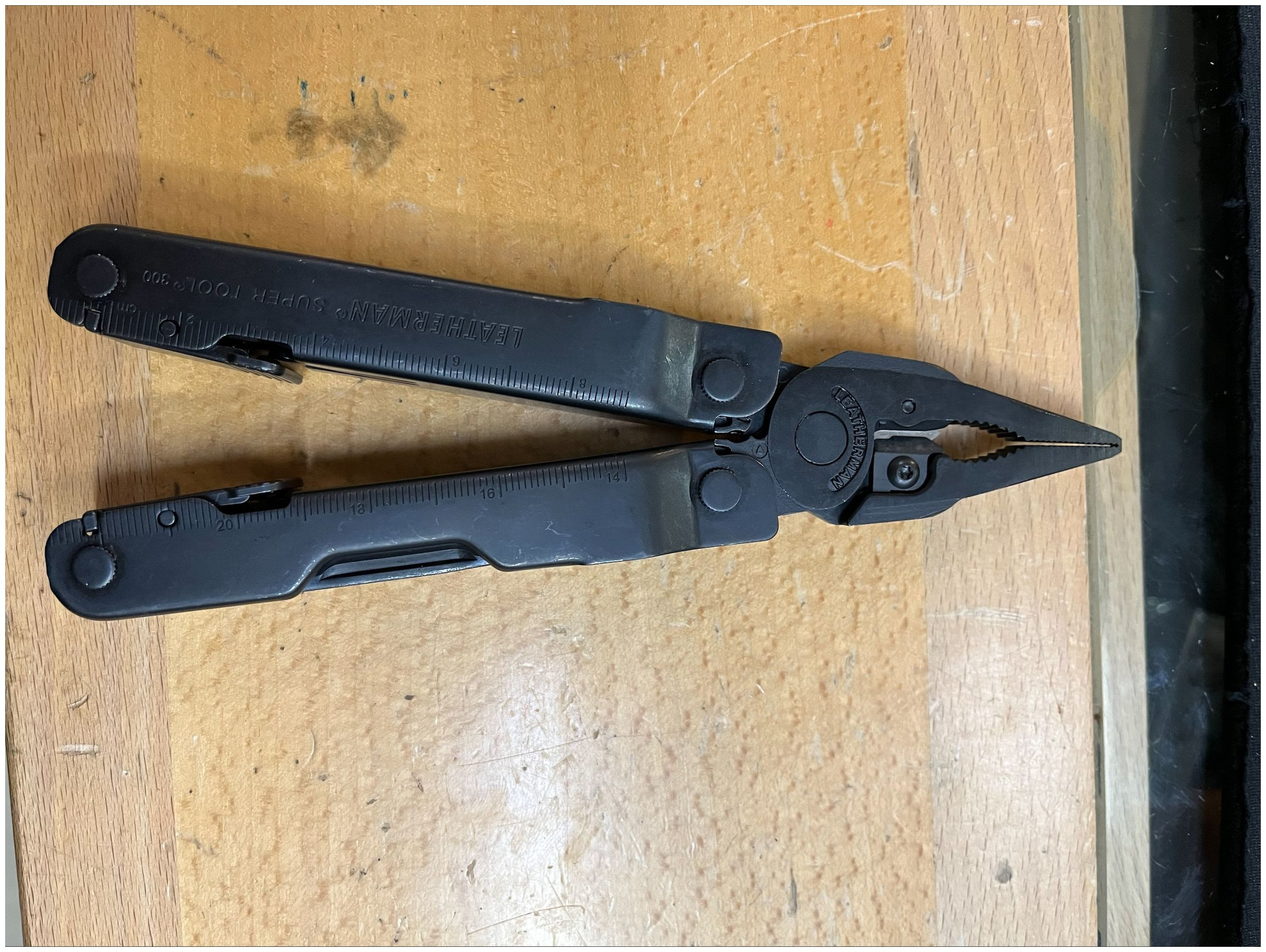 Galerijní obrázek č.1 Nářadí LEATHERMAN SUPER TOOL 300 BLACK B-Stock