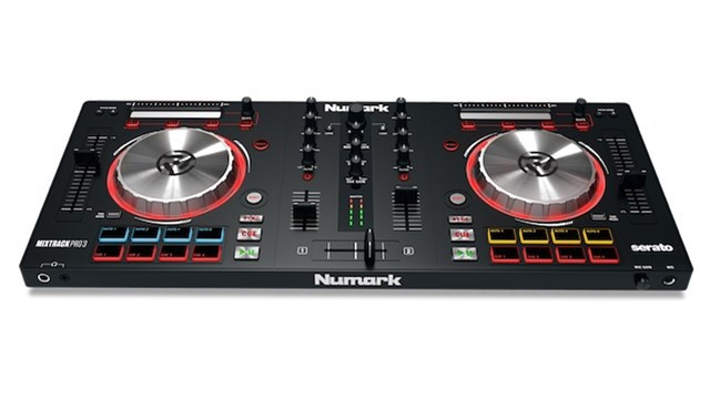 Hlavní obrázek DJ kontrolery NUMARK Mixtrack Pro III