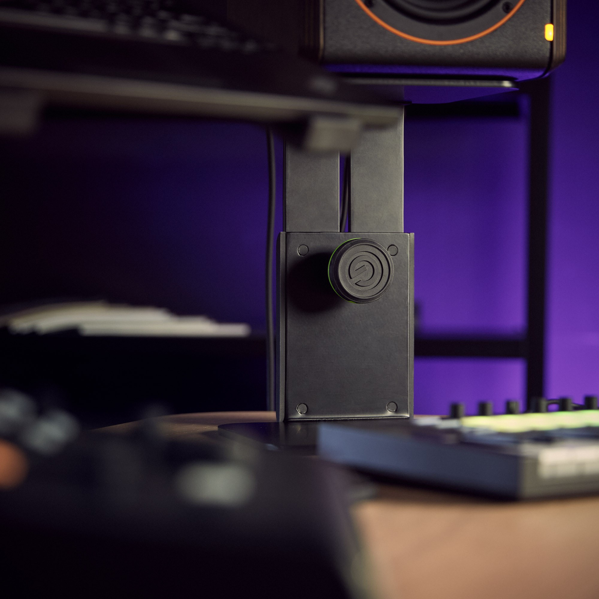 Galerijní obrázek č.15 Stojany a držáky pro studiové monitory GRAVITY SP 3102 C B