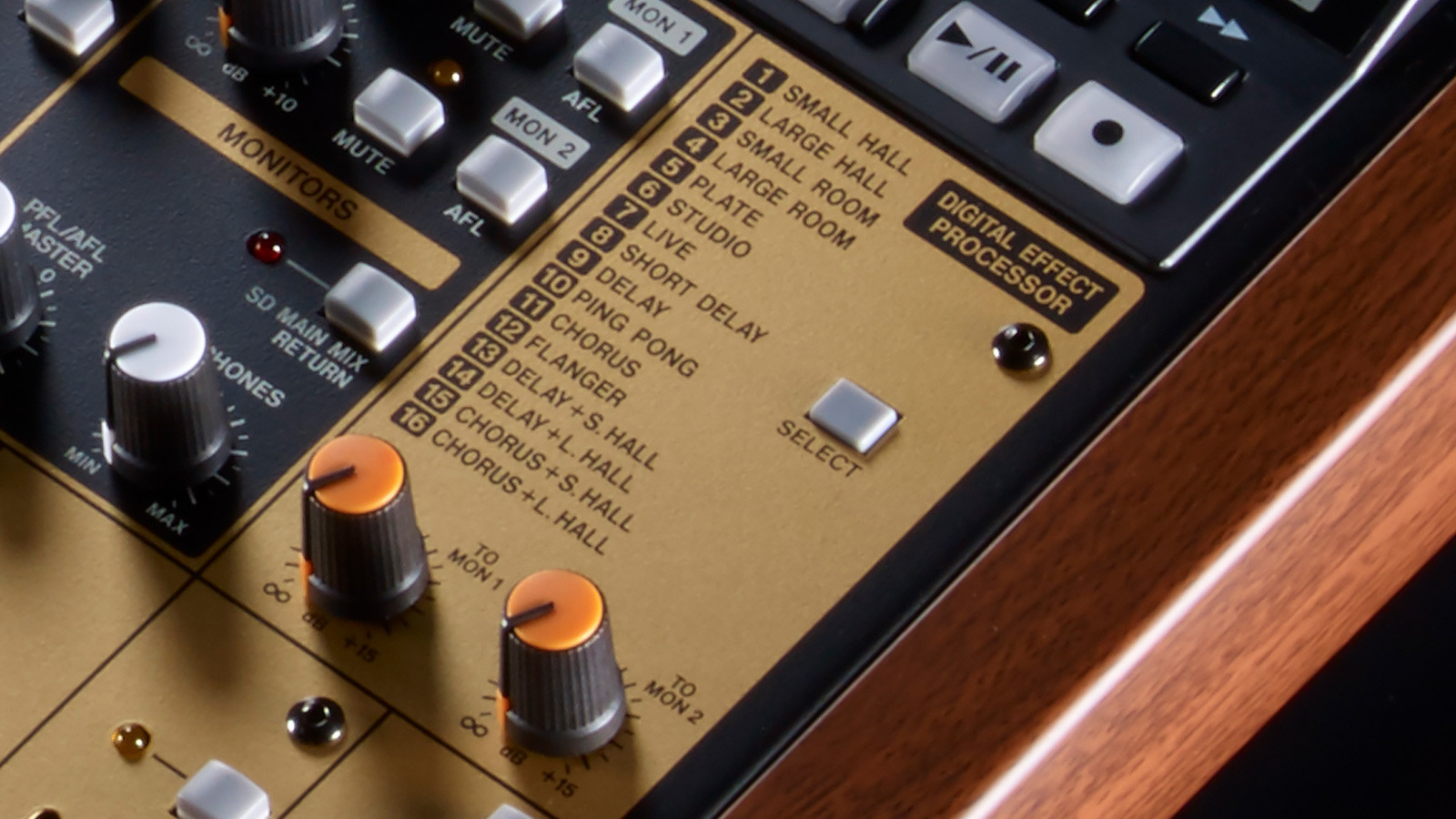 Galerijní obrázek č.8 Mixážní pulty s efektem TASCAM Model 16