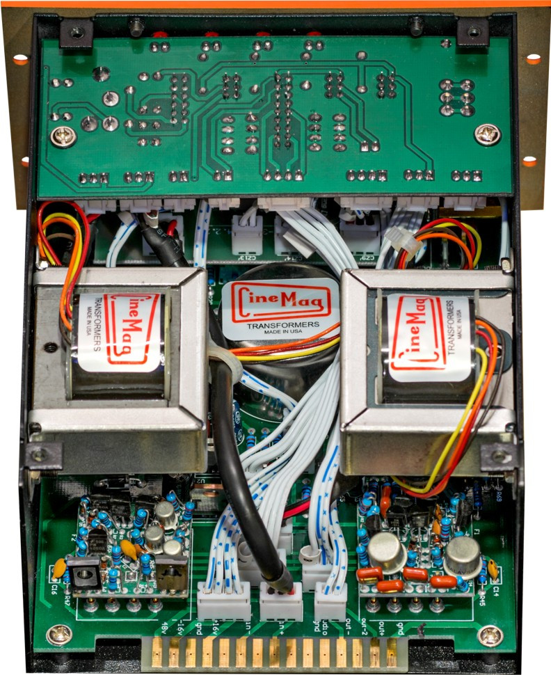 Galerijní obrázek č.2 API 500 a RackPack předzesilovače WARM AUDIO TB12 500