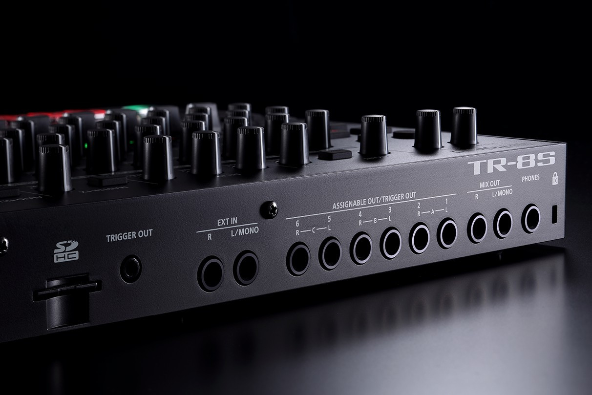 Galerijní obrázek č.3 Syntezátory, varhany, virtuální nástroje ROLAND Aira TR-8S