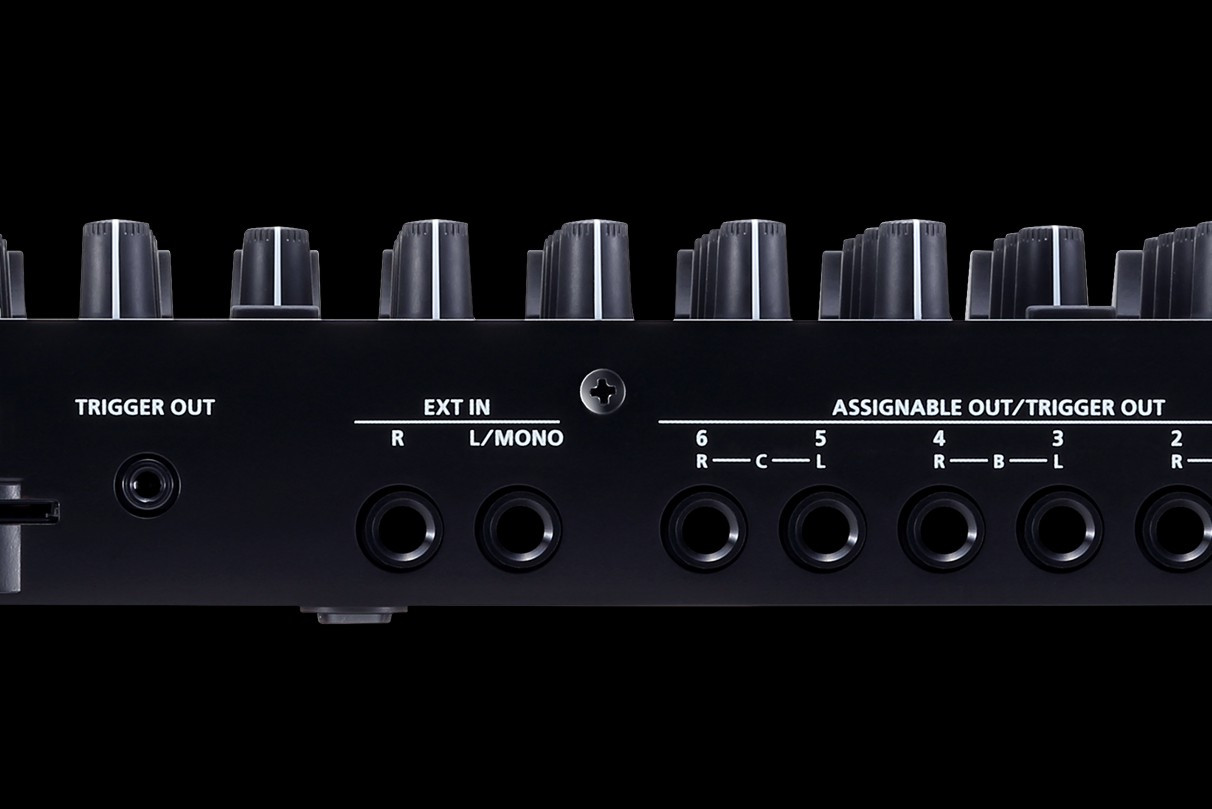 Galerijní obrázek č.4 Syntezátory, varhany, virtuální nástroje ROLAND Aira TR-8S