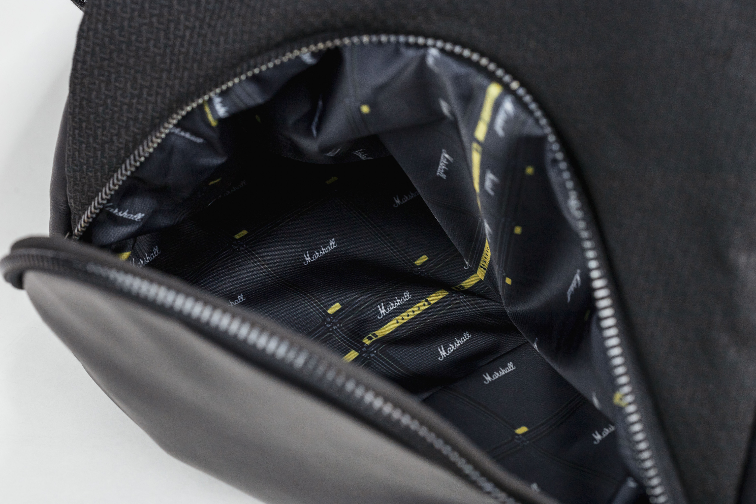 Galerijní obrázek č.5 Výprodej MARSHALL Uptown Duffel Black/White