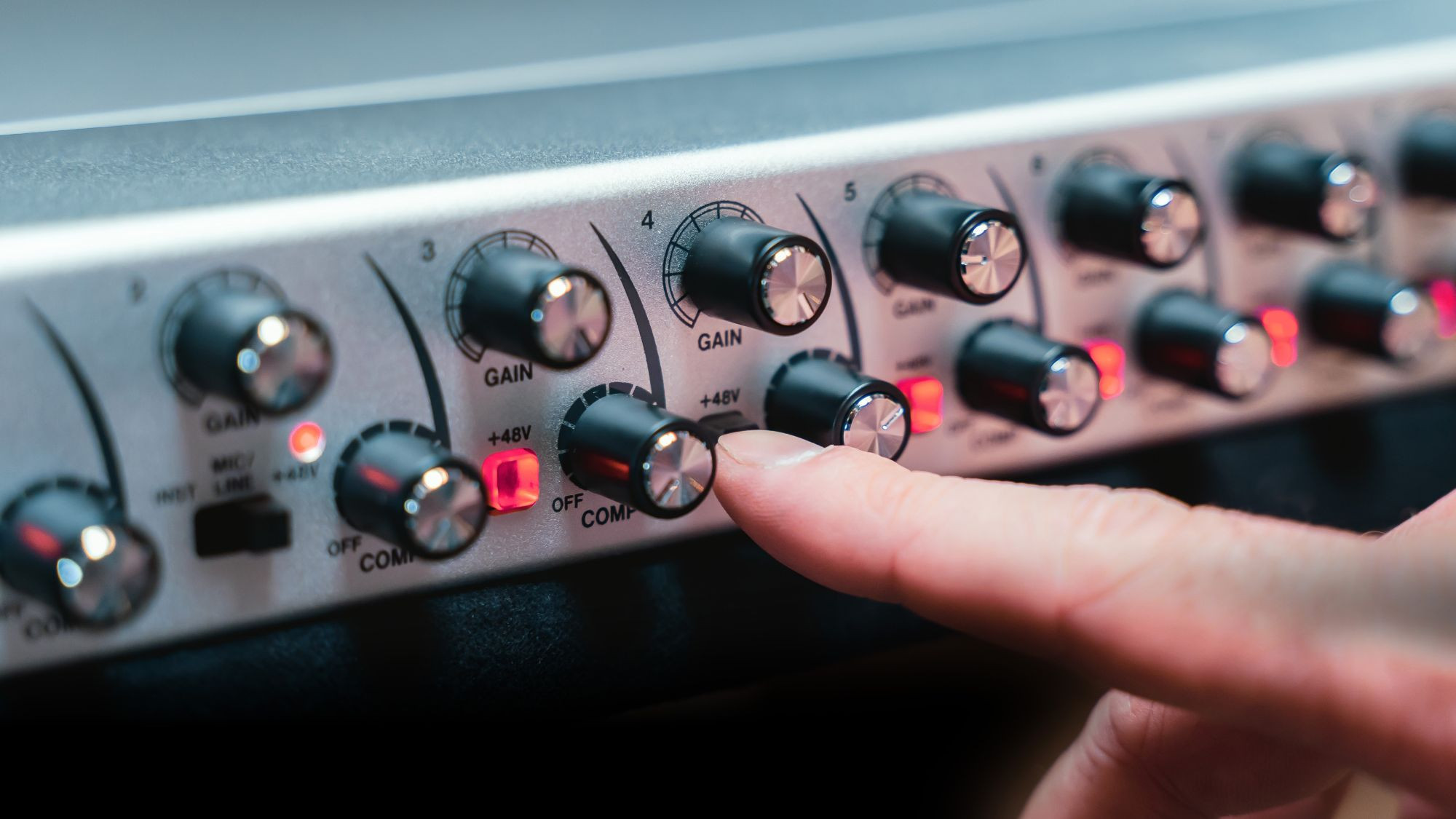 Galerijní obrázek č.5 Mikrofonní a linkové předzesilovače TASCAM Series 8p Dyna