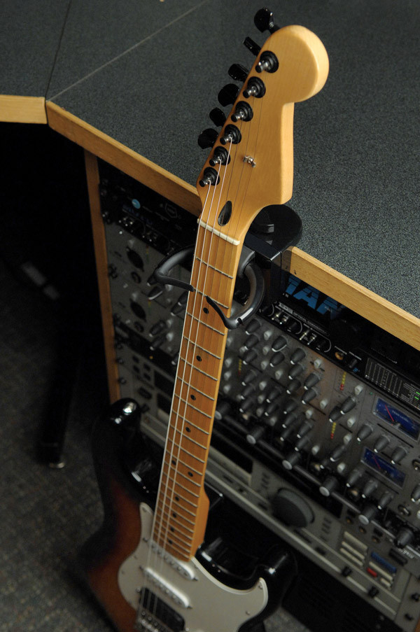 Galerijní obrázek č.1 Stojany pro kytary/baskytary PLANET WAVES PW-GD-01 - Úchytný dock