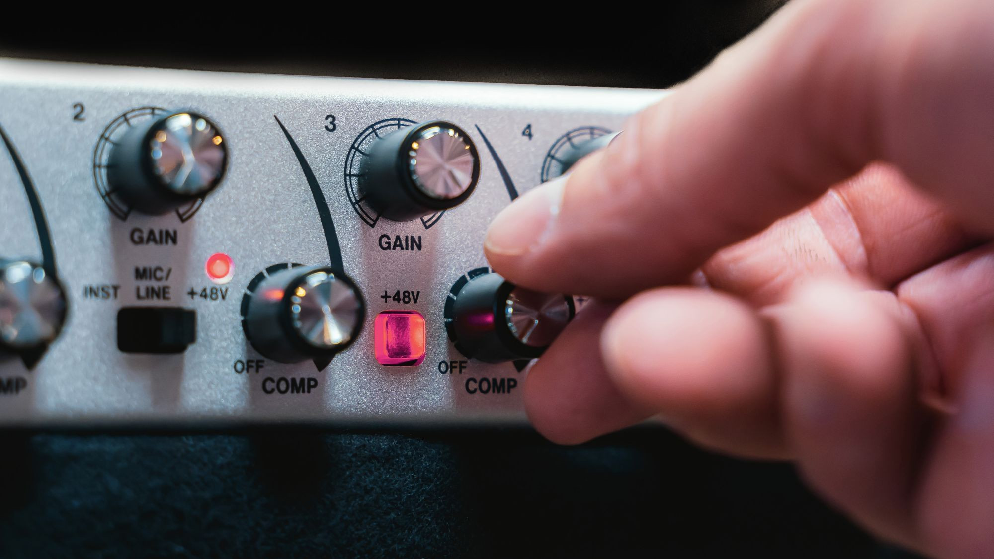 Galerijní obrázek č.4 Mikrofonní a linkové předzesilovače TASCAM Series 8p Dyna