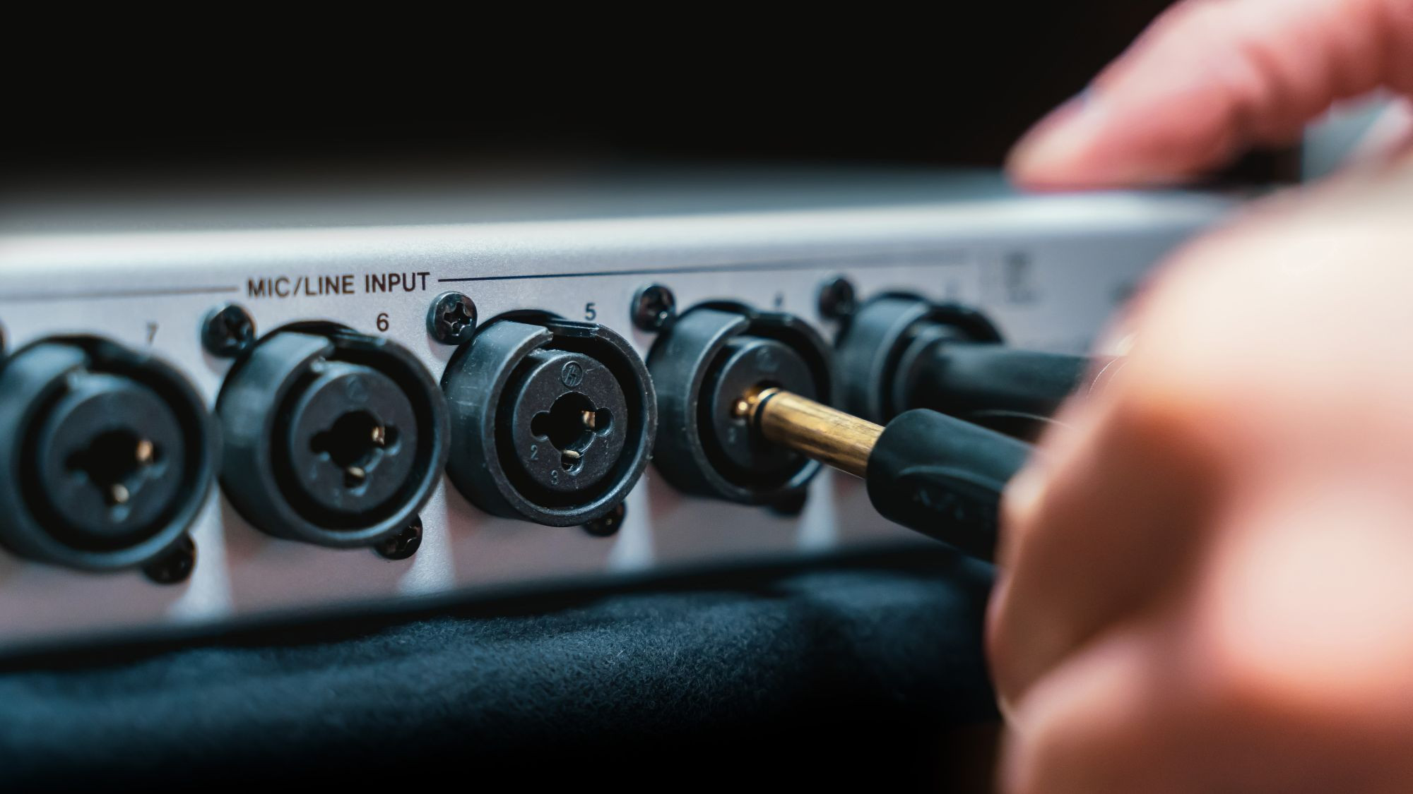 Galerijní obrázek č.6 Mikrofonní a linkové předzesilovače TASCAM Series 8p Dyna