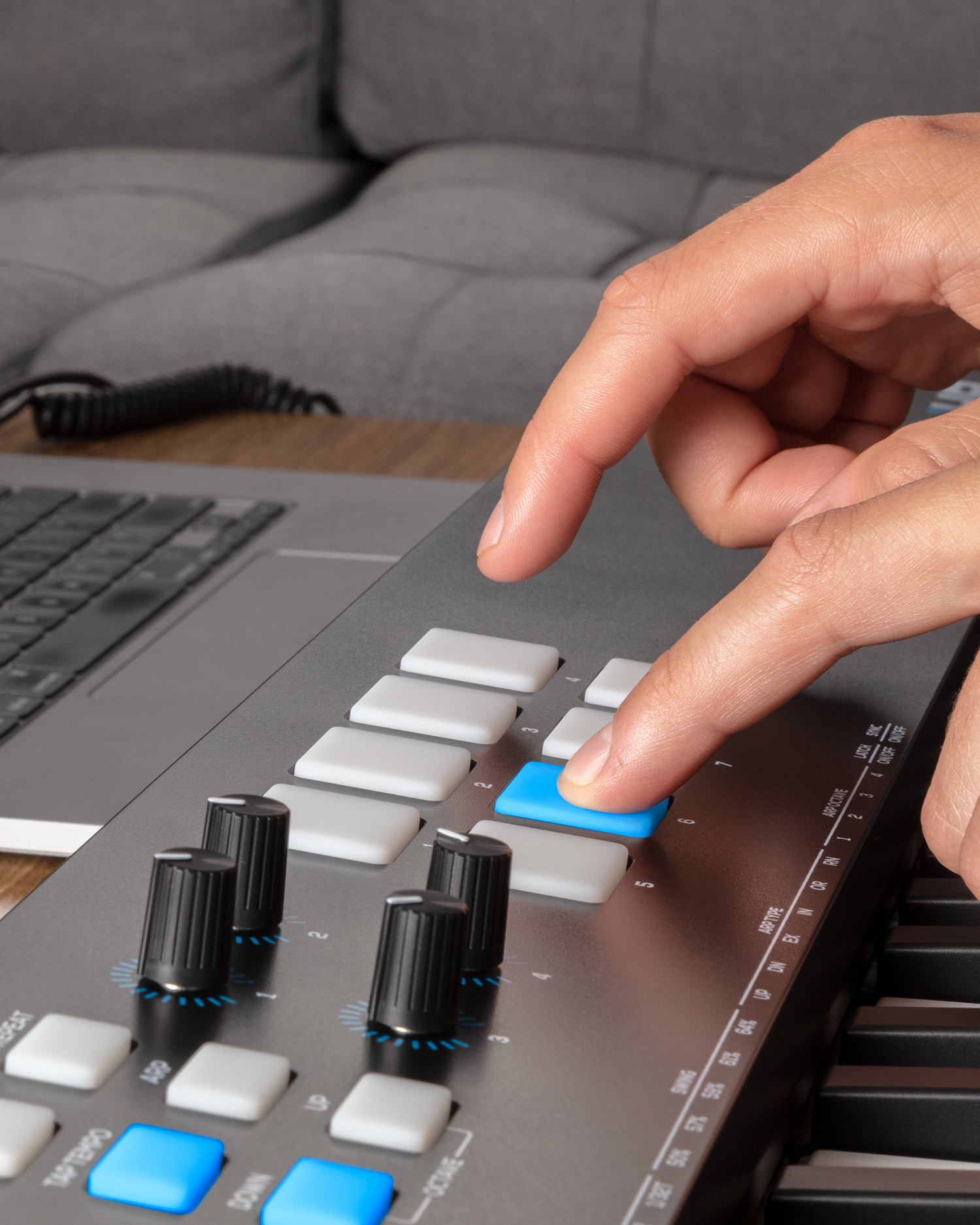 Galerijní obrázek č.7 Keyboardy/Klávesy/Kontrolery ALESIS V49 MKII