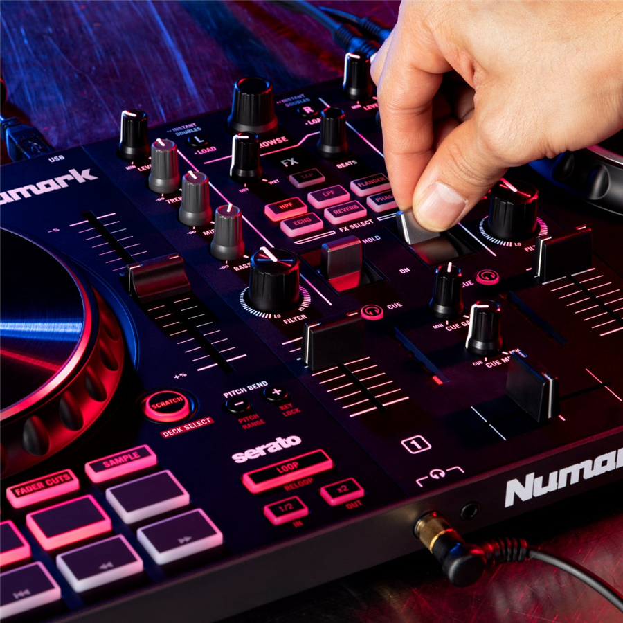 Galerijní obrázek č.8 DJ kontrolery NUMARK Mixtrack Platinum FX