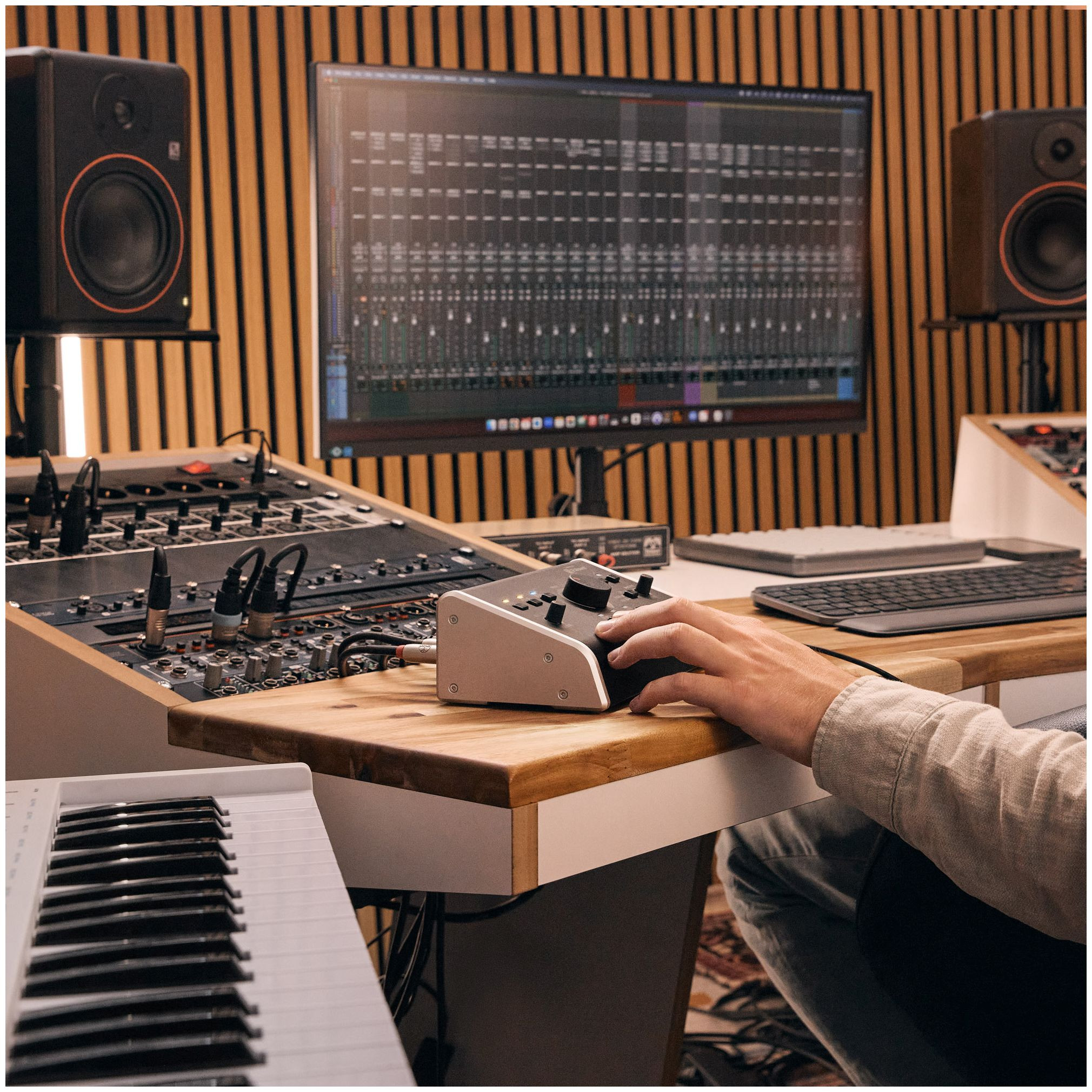 Galerijní obrázek č.10 Ovladače studiových monitorů PALMER MONICON L G2 G