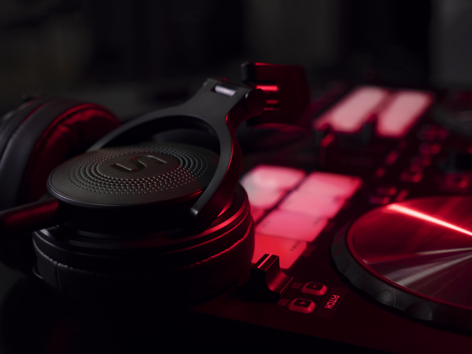 Hlavní obrázek Digitální piana ALESIS Virtue - Black SET