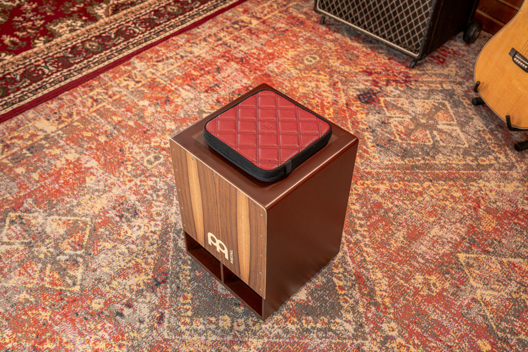 Hlavní obrázek Příslušenství pro cajony MEINL DCS-R Deluxe Cajon Seat - Bordeaux