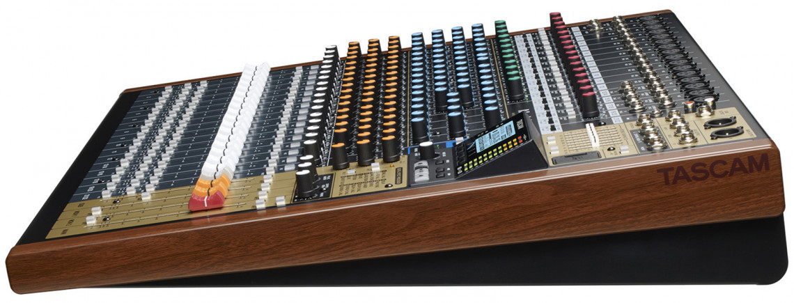 Hlavní obrázek Mixážní pulty s efektem TASCAM Model 24 B-Stock